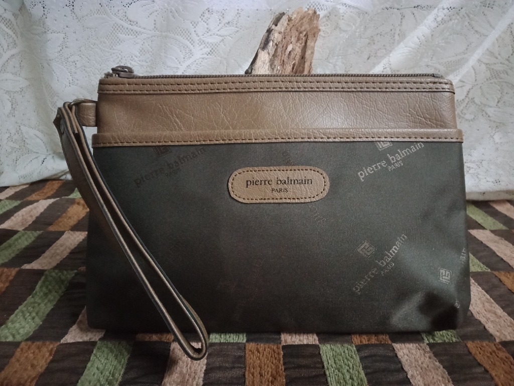 Minister Sig til side Forstad VINTAGE PIERRE BALMAIN PARIS WRISTLET, Men's Fashion, Bags, Belt bags,  Clutches and Pouches on Carousell