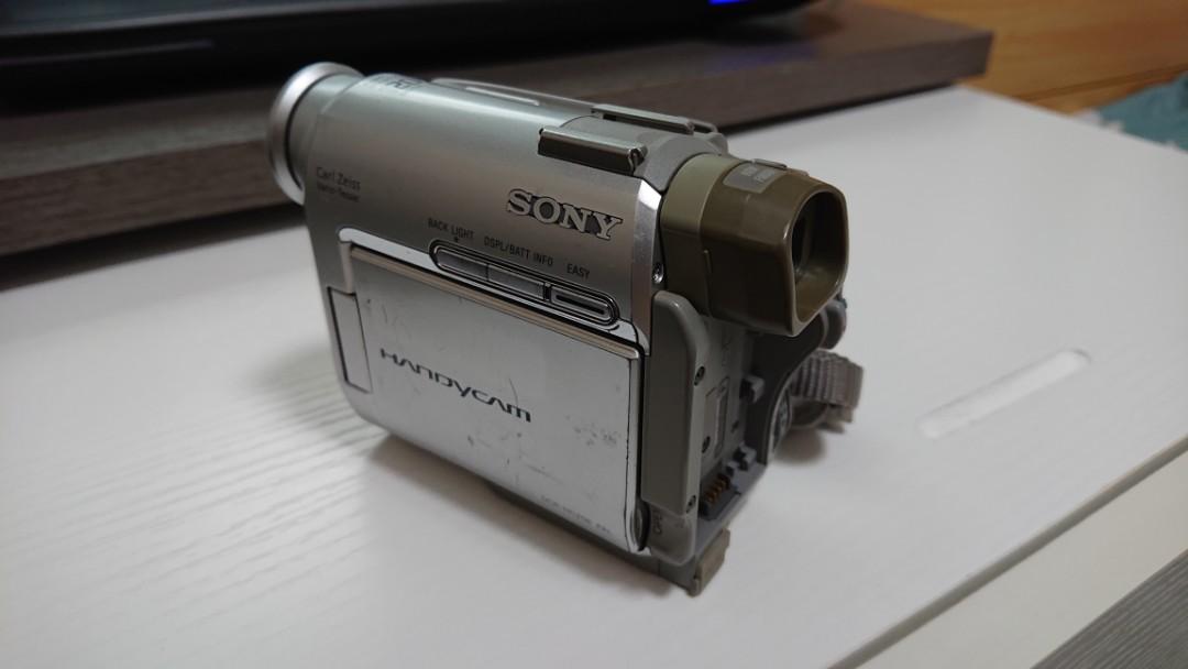 Sony mini DV機 DCRHC20E PAL制式 (二手，連火牛，無電池，播片極不順暢會瘋狂發出「格格」聲）, 音響器材, 可攜式