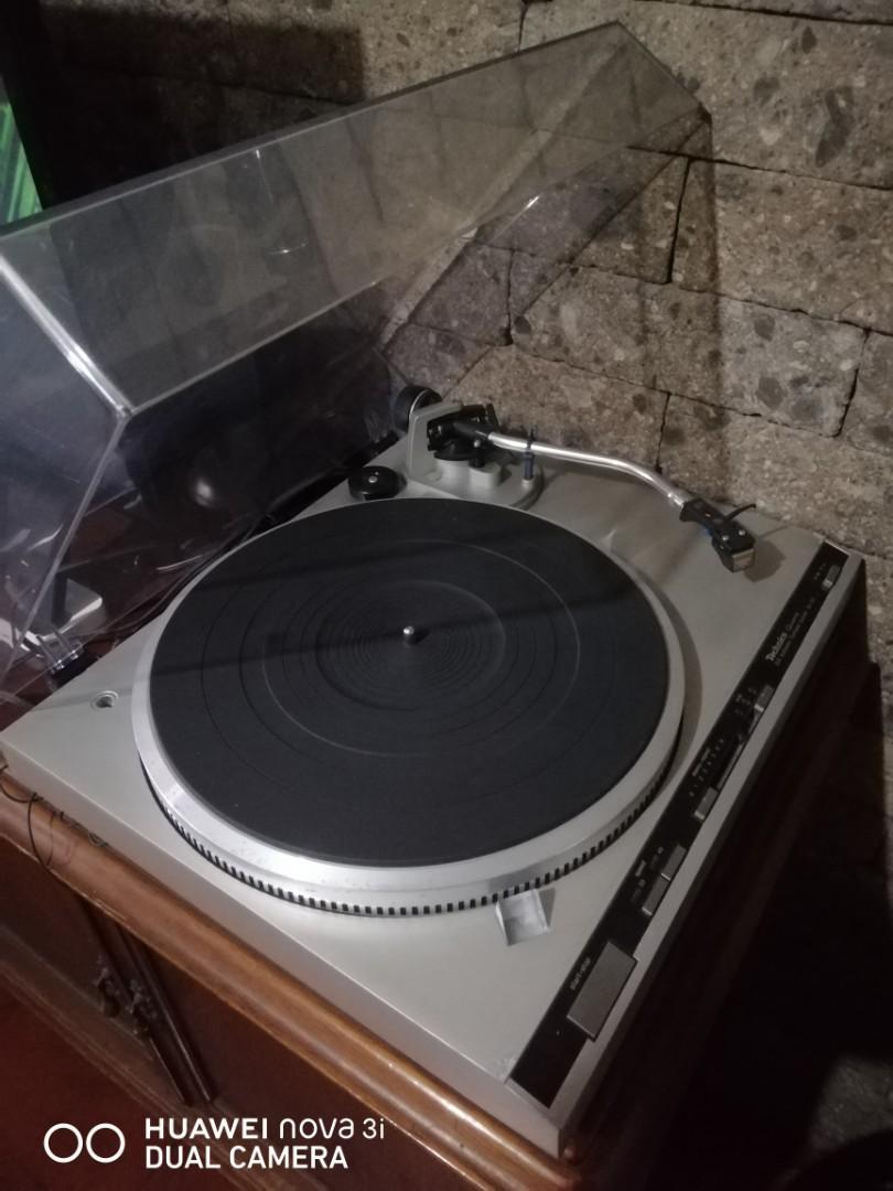Technics Vintage Turntable & Vinyl Lps (Category: Vinyls) located in Quezon City. Submitted by fernan_jaranilla (Listing ID 1086817736, Image 2). Description: Imported from Japan With power but not tested. (No speakers or ampli to test) Vinyl Lps mostly Greatest Hits and double Lps. Please check us out and like our page Finders Keepers PH on FB for more items and new updates. Thanks..
