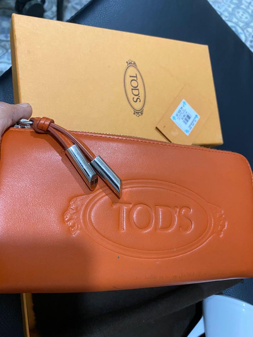 Tods Original Wallet sell or swap (Category: Luxury Bags & Wallets) located in Taguig. Submitted by ayieabolencia (Listing ID 1086871331, Image 1). Description: Preloved Bought in ATC Alabang last January 2021 Used for 2 months Rfs: bought a new one Slightly negotiable.