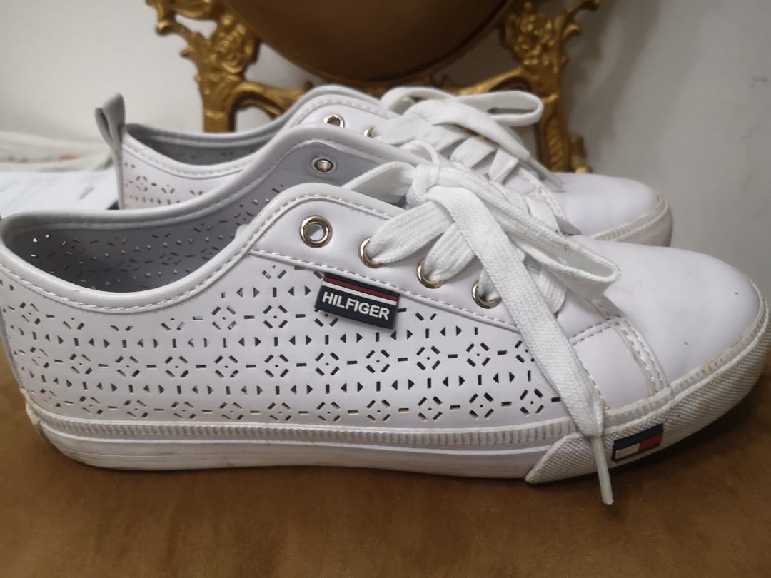 tommy hilfiger white pumps