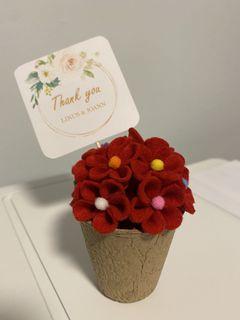WEDDING FAVORS/SMALL GIFTS - Mini felt flower pots (guests can keep for display & remembrance!)