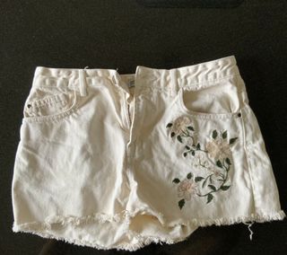 (Category: ) located in . Submitted by geegeegee123 (Listing ID 1086863703, Image 1). Description: .