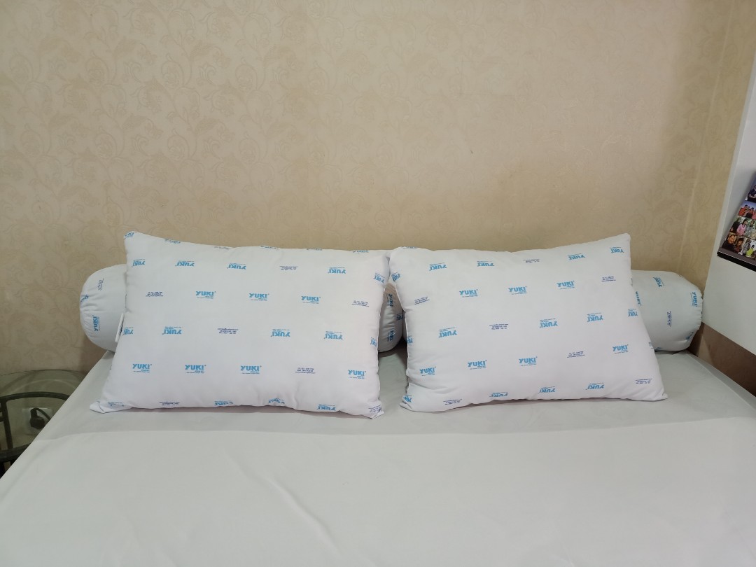2 Bantal Dan 2 Guling Merk Yuki Perabotan Rumah Di Carousell