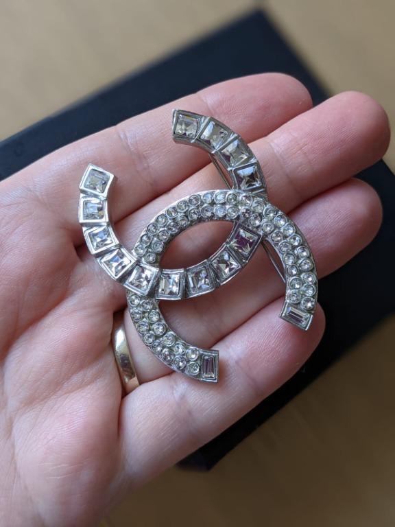 Authentic Chanel XL Crystal Brooch, Women's Fashion, Jewelry & Organisers,  Brooches on Carousell
