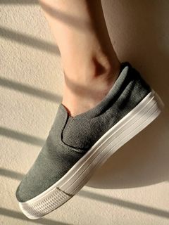 (Category: ) located in . Submitted by ahhyuee (Listing ID 1086996941, Image 1). Description: .