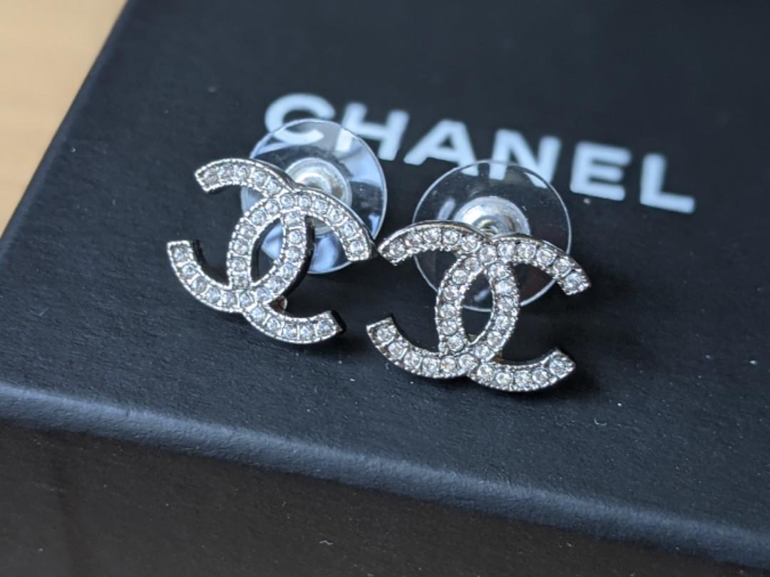chanel stud earrings cc silver
