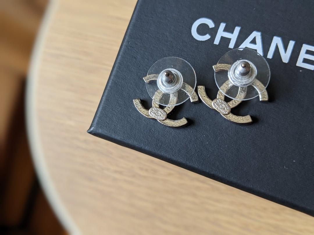 Chanel CC classic moscova silver earrings