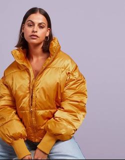 (Category: ) located in . Submitted by secretclosetofastylist (Listing ID 1086972284, Image 1). Description: .
