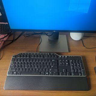 Dell Keyboard with Wrist Rest and 2 USB ports for expanded connectivity