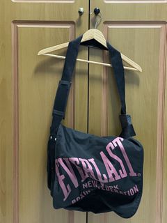 (Category: ) located in . Submitted by wardrobeclearencee (Listing ID 1087070018, Image 1). Description: .