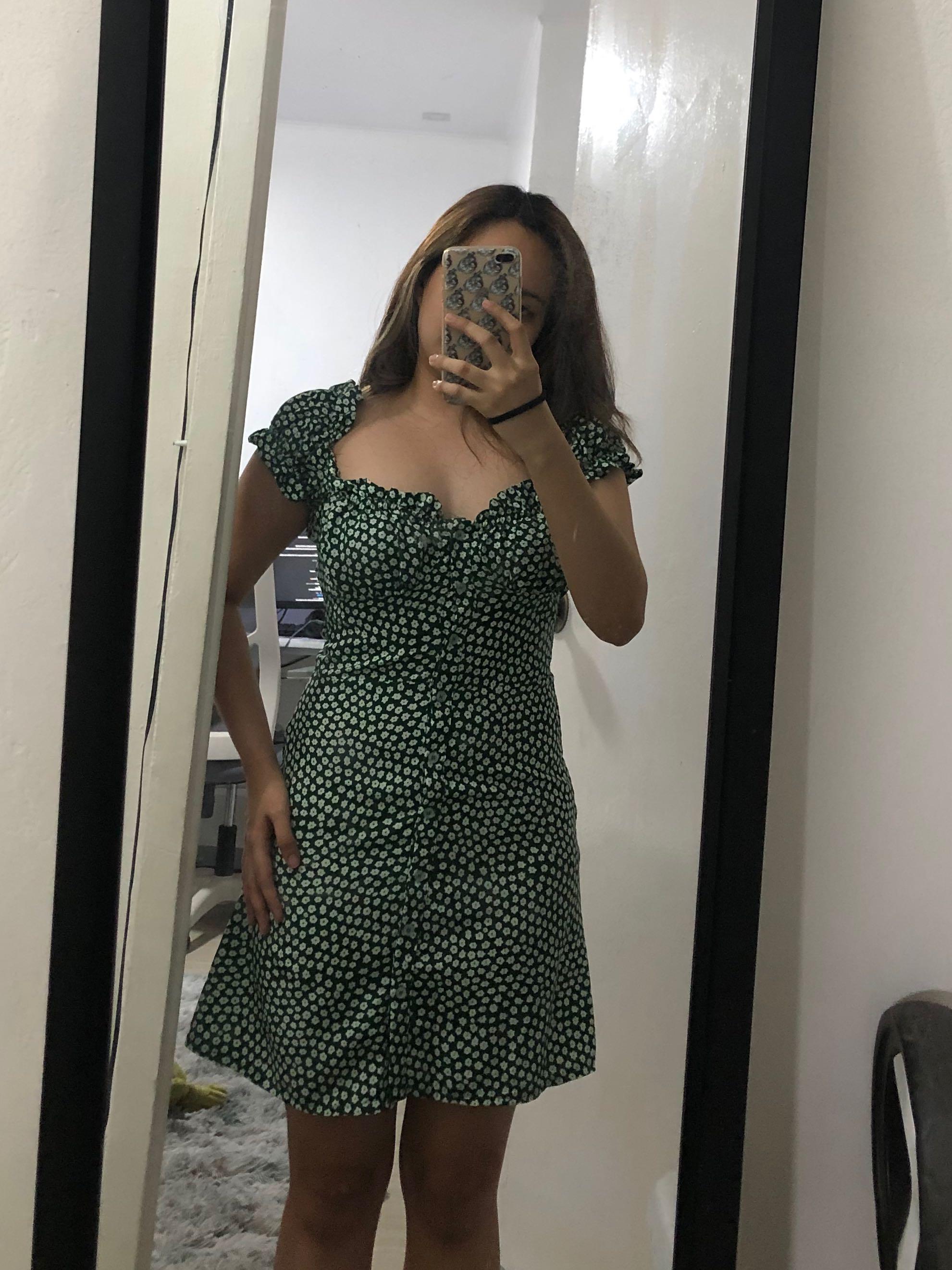 Green Floral Dress (Category: Dresses) located in Manila. Submitted by katpm04 (Listing ID 1085042659, Image 2). Description: Wrong size BN WOT.