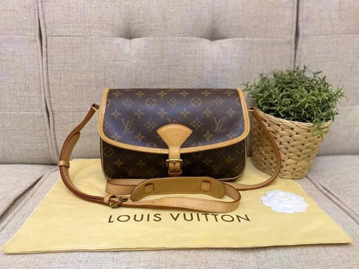 LV Sologne Crossbody Bag in Monogram 2011 (Category: Luxury Bags & Wallets) located in Manila. Submitted by bagislifeshop (Listing ID 1087090918, Image 1). Description: 9/10 condition.