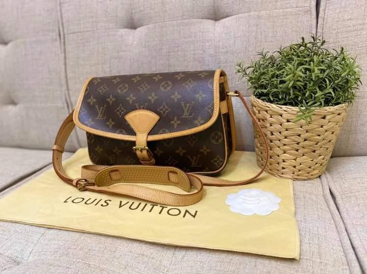 LV Sologne Crossbody Bag in Monogram 2011 (Category: Luxury Bags & Wallets) located in Manila. Submitted by bagislifeshop (Listing ID 1087090918, Image 3). Description: 9/10 condition.
