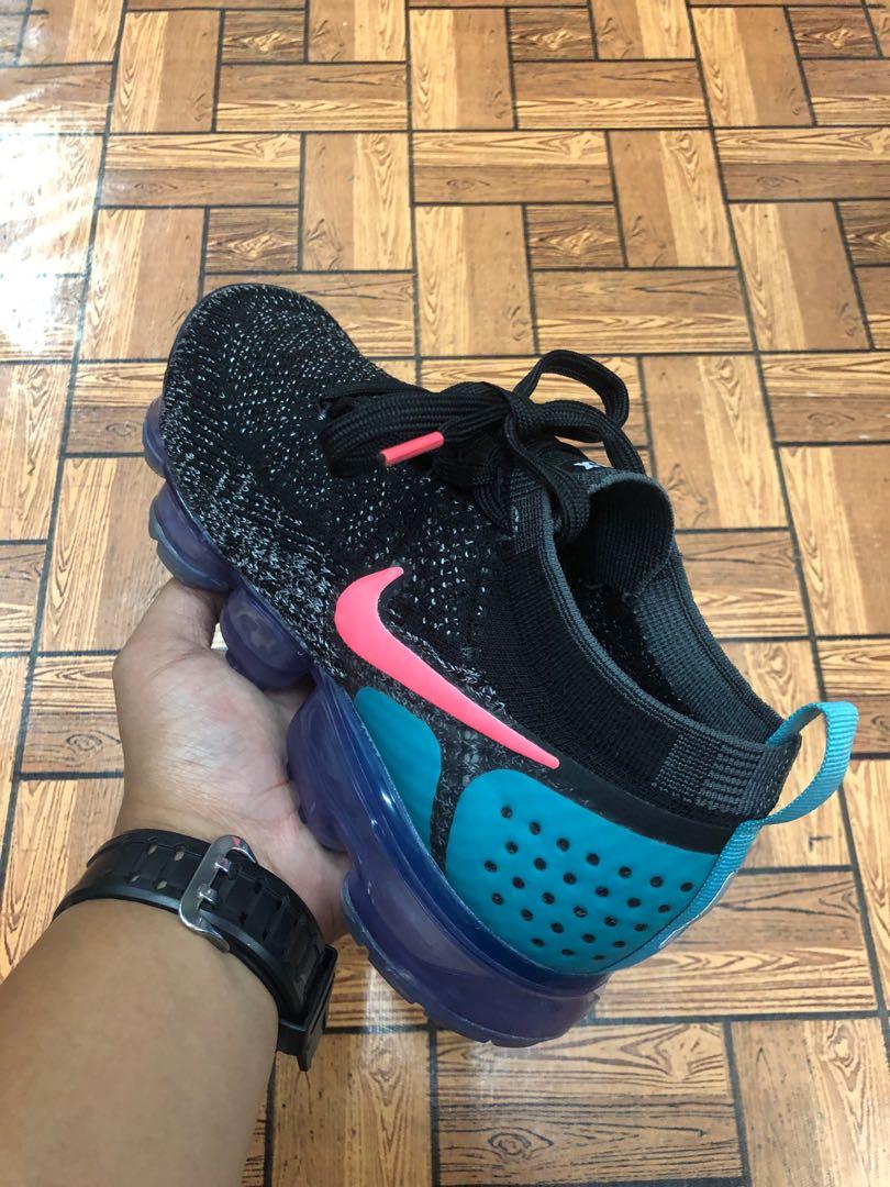 vapormax 2.0 black hot punch