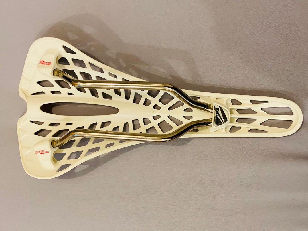 Spyder inbuilt saddle deals