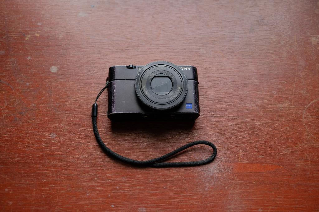 Sony RX Mark II (Category: Cameras) located in Makati City. Submitted by trivinoanton (Listing ID 1086953001, Image 2). Description: (Sony RX Mark II - 9,500) - Camera only, no box, no charger - Comes with original Sony wrist strap - Multiple Scratches and one dent, does not affect image quality and performance - 10/10 performance - Articulating screen - shoot 1080p HD.