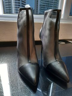 (Category: ) located in . Submitted by shoes_rush (Listing ID 1086988102, Image 1). Description: .