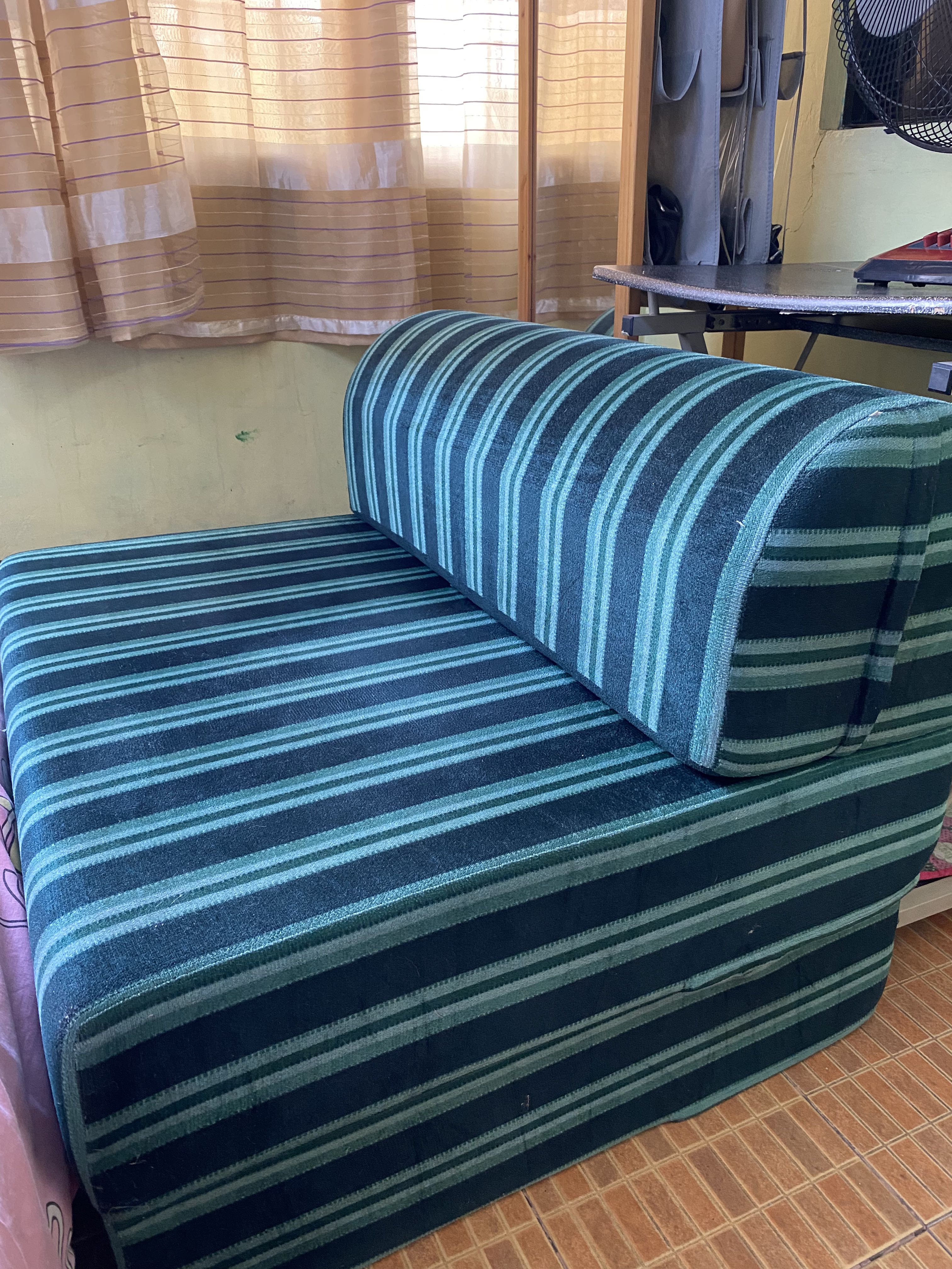 Single sofa bed clearance uratex
