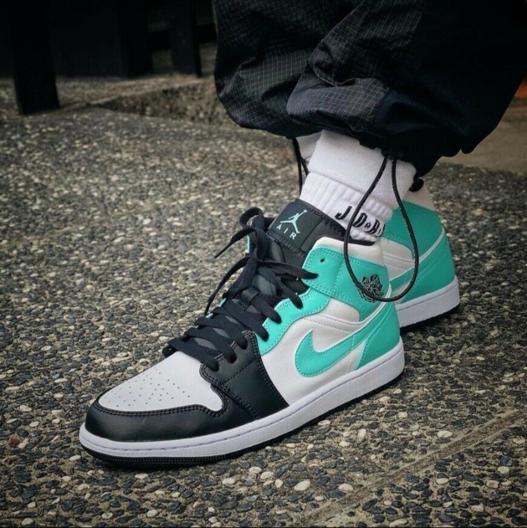 Jordan 1 mid igloo on feet Clearance