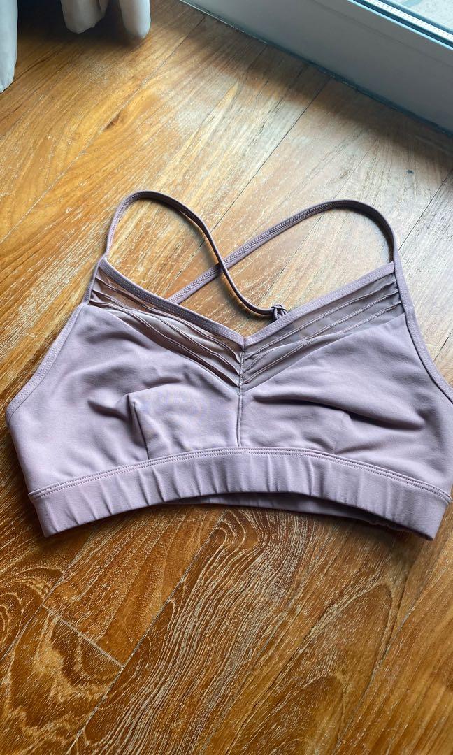 Alo ultimate V bra (mesh ) (Category: Activewear) located in Singapore. Submitted by gottaloveactivewear (Listing ID 1087138227, Image 2). Description: Super Pretty! Barely used. Size Xsmall. Fits Lulu size 4-6.