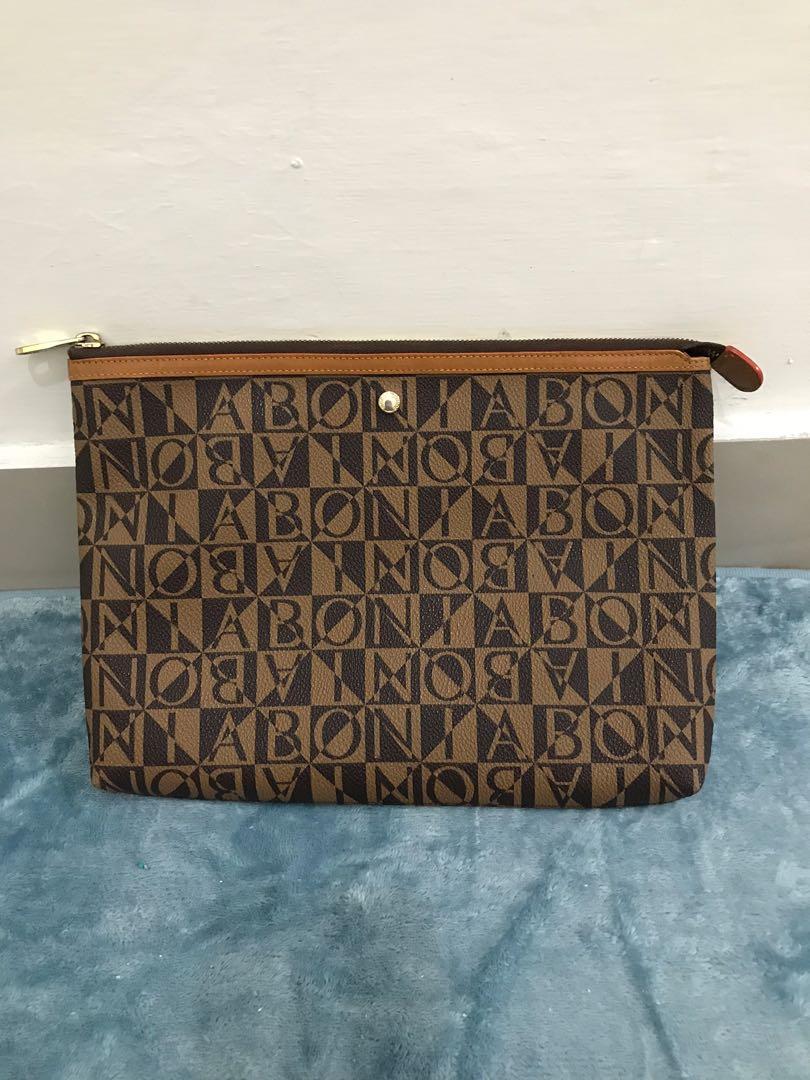 Bonia clutch store
