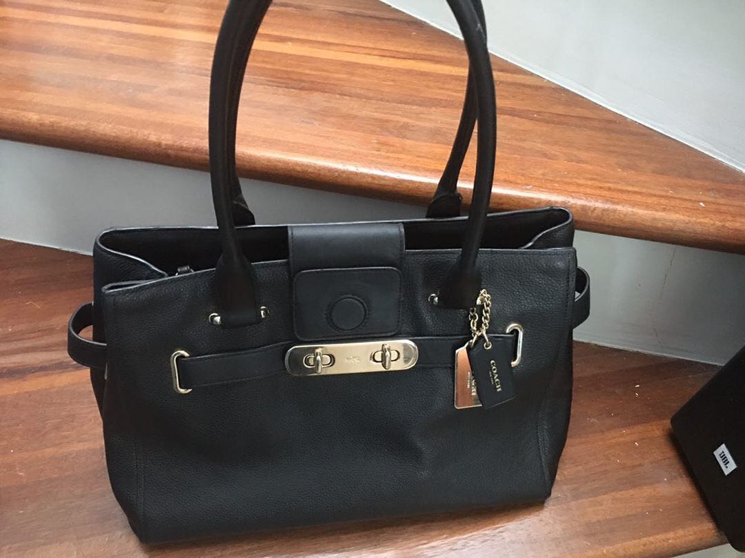 Coach swagger carryall black deals