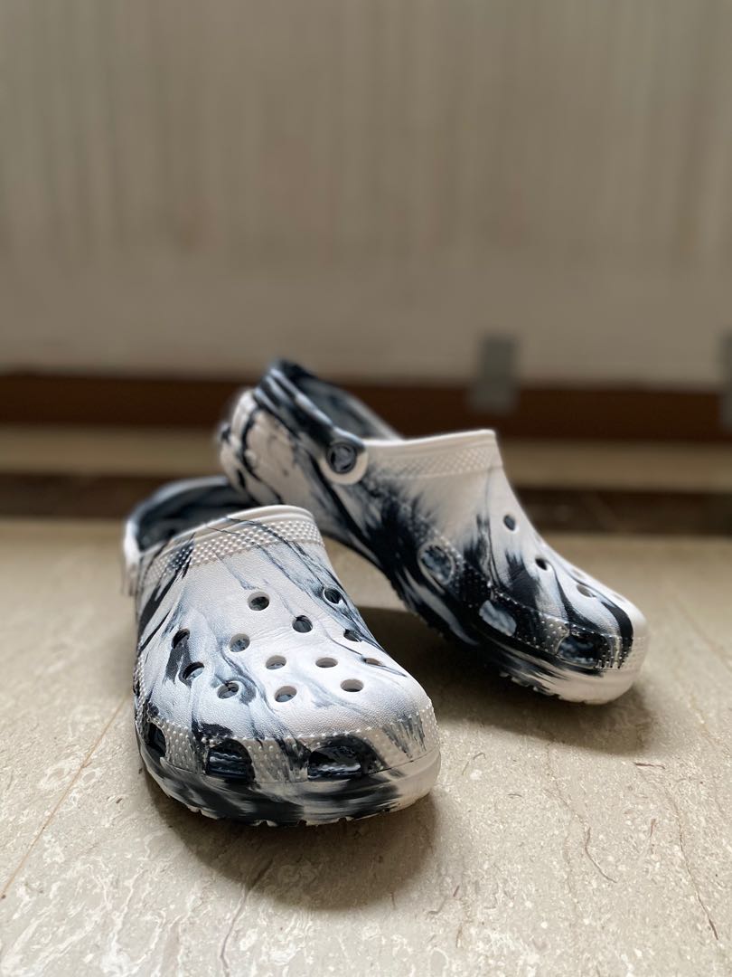 Crocs marble classic clogs, Men's Fashion, Footwear, Flipflops and