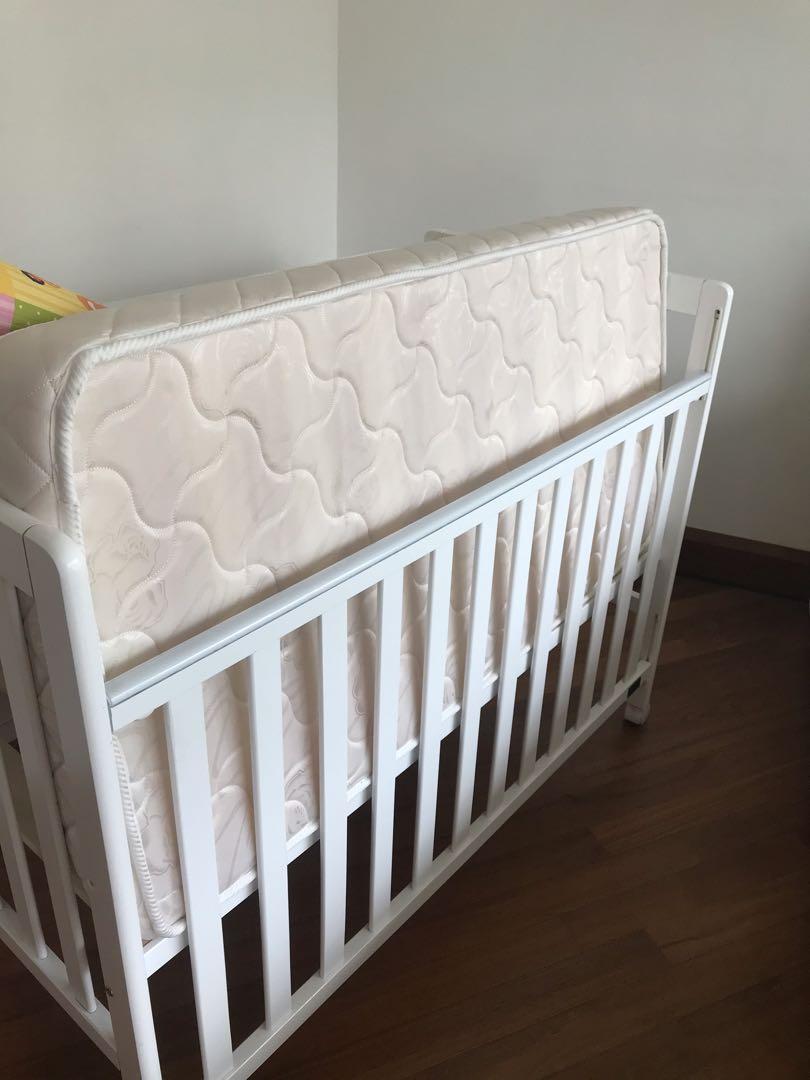 Giggles deals baby crib