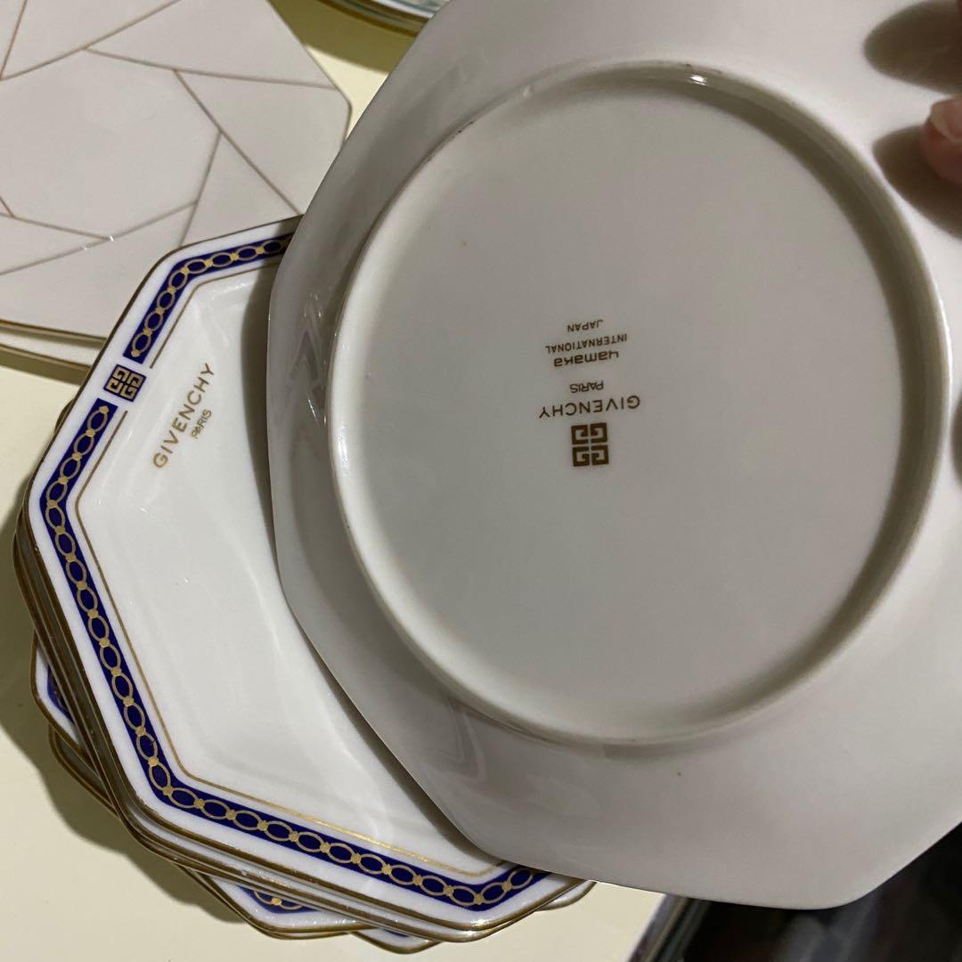 Givenchy Blue gold small cake plate (Category: Dinnerware & Cutlery) located in Quezon City. Submitted by kb0030 (Listing ID 1087111872, Image 3). Description: 550 per piece 20 pcs available With minor gold rubs .