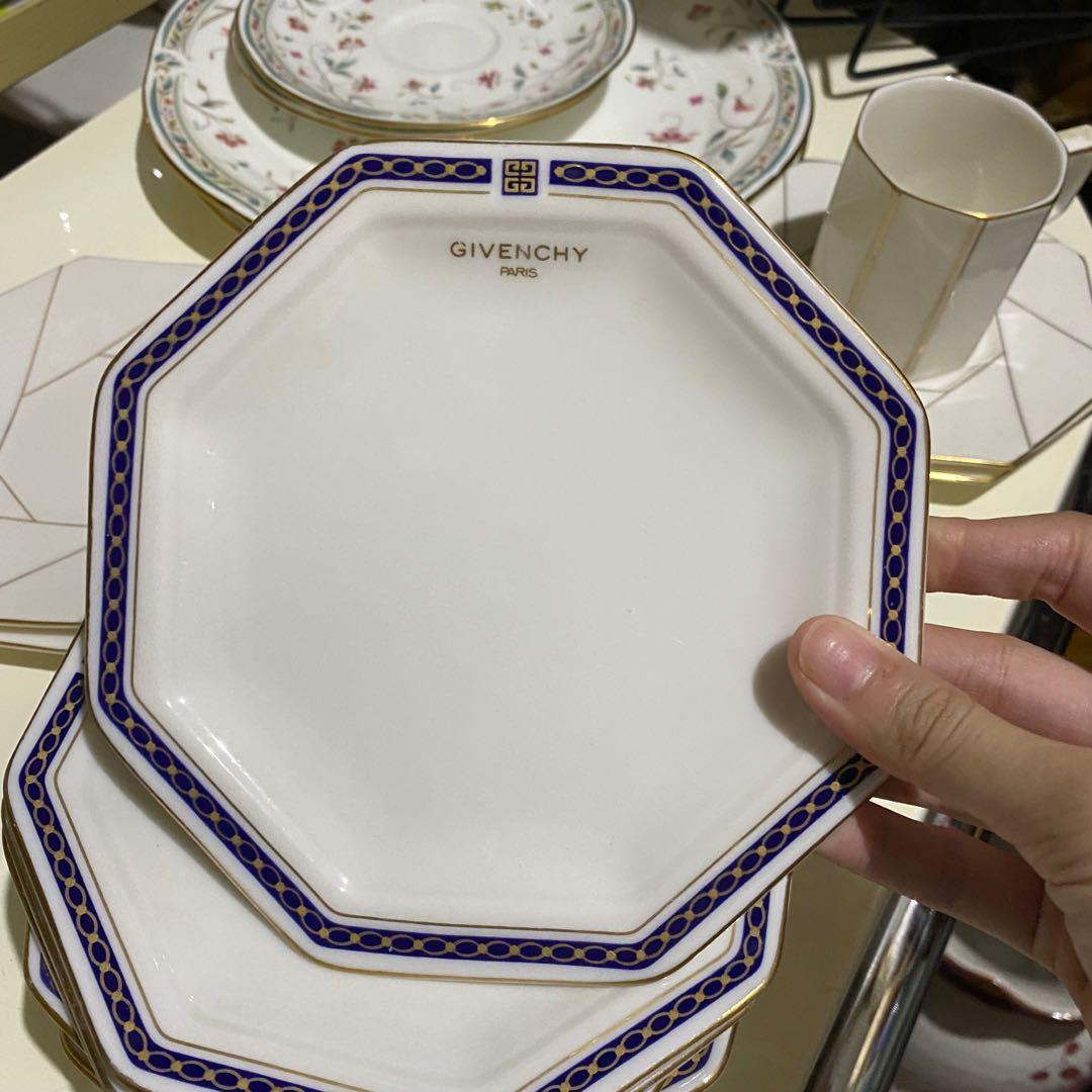 Givenchy Blue gold small cake plate (Category: Dinnerware & Cutlery) located in Quezon City. Submitted by kb0030 (Listing ID 1087111872, Image 2). Description: 550 per piece 20 pcs available With minor gold rubs .