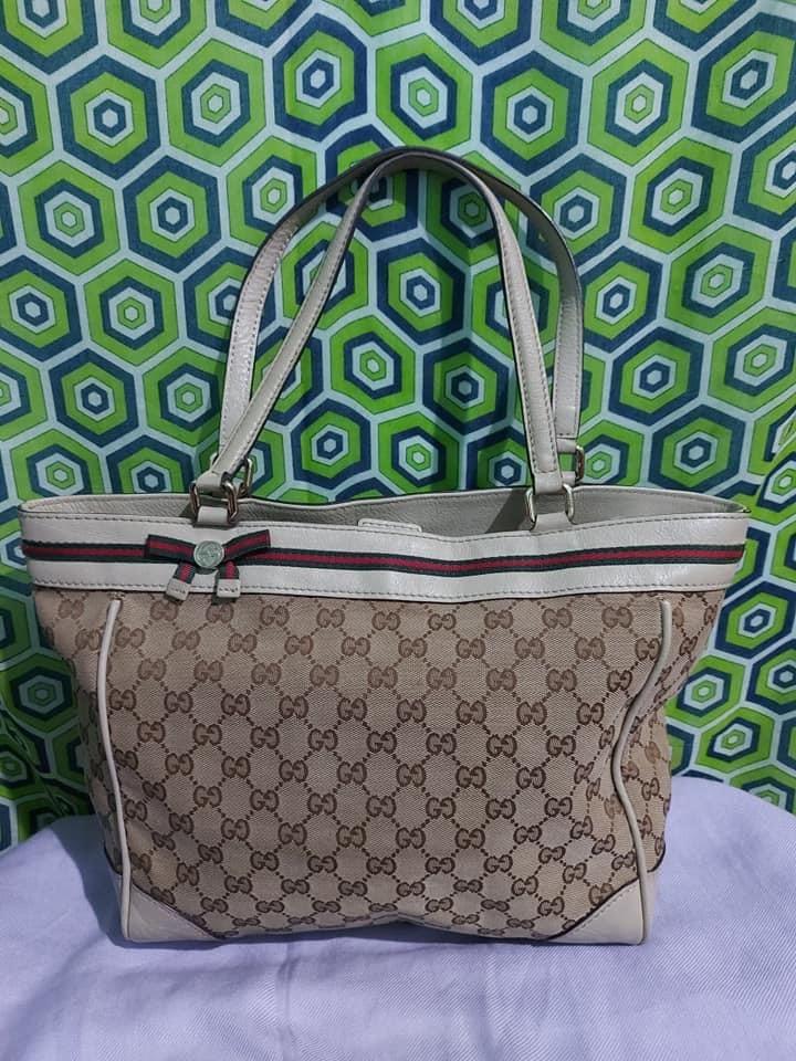 Gucci Sherry Line Cherry Line Shoulder Bag in Off white gg canvass