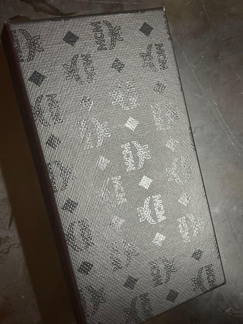 MCM Long Bric Wallet (Category: Luxury Bags & Wallets) located in Paranaque City. Submitted by prelovedlux83 (Listing ID 1087224982, Image 3). Description: MCM Gray Long Bric Wallet Limited Edition. Bought in MCM Space branch in Myeong-dong South Korea Rfs: Bought in a whim kasi na aadict sa K drama but ended up still using my small wallets Ideal for K drama or Kpop fans. Authentic to promise Send me your best price .