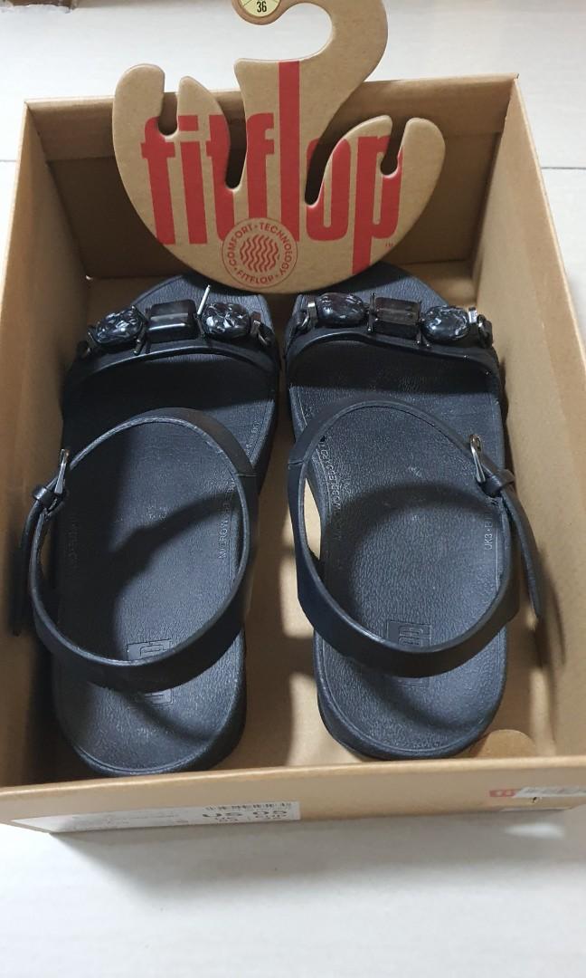 Original Fitflop (Category: Sandals) located in Quezon City. Submitted by fetchu (Listing ID 1087129360, Image 1). Description: Slightly used, good condition. Original price po is 5,490.