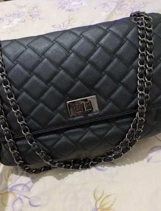Sisley quilted on sale chain bag