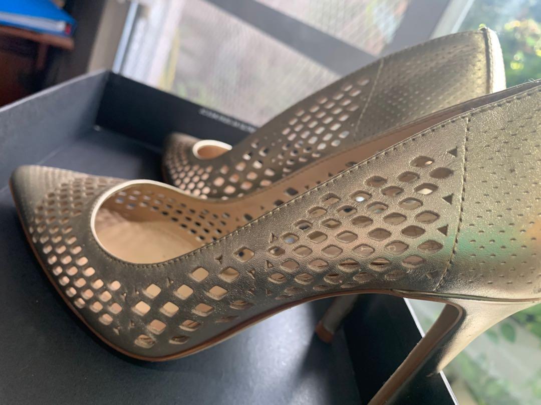 Vince camuto gold pumps store