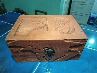 VINTAGE JAPANESE JEWELRY BOX  WITH CARVINGS From Japan