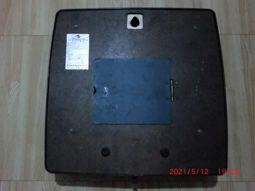 Vintage Silicon Clock (not working) for display only (Category: Clocks) located in Carmona. Submitted by rpute (Listing ID 1087208617, Image 3). Description: used to work but the spring where na battery is placed is damaged...need to changed spring for the negative polarity of the battery....