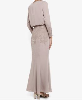 (Category: ) located in . Submitted by ezzatywardrobe (Listing ID 1087131717, Image 1). Description: .