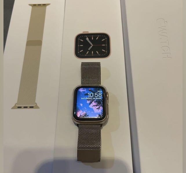 Apple Watch Series 6 40mm Gold Aluminium Case with Milanese Loop
