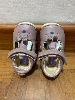 clarks baby slippers