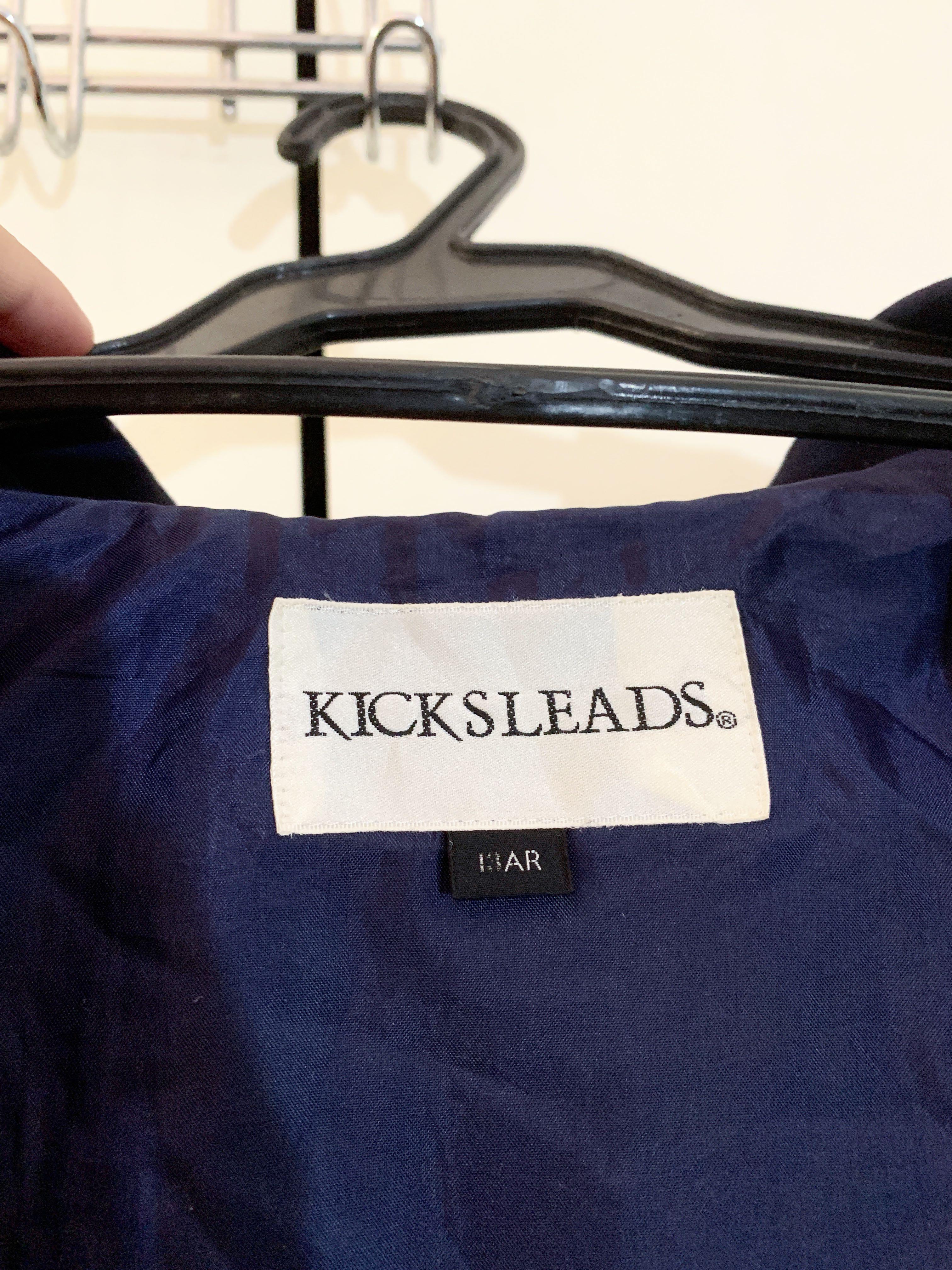 dark blue coat with detachable hood (Category: Coats, Jackets and Outerwear) located in Pasig City. Submitted by starchilds (Listing ID 1087385238, Image 2). Description: - condition: 10/10 - detachable hood - button and zipper close - shoulder pads .