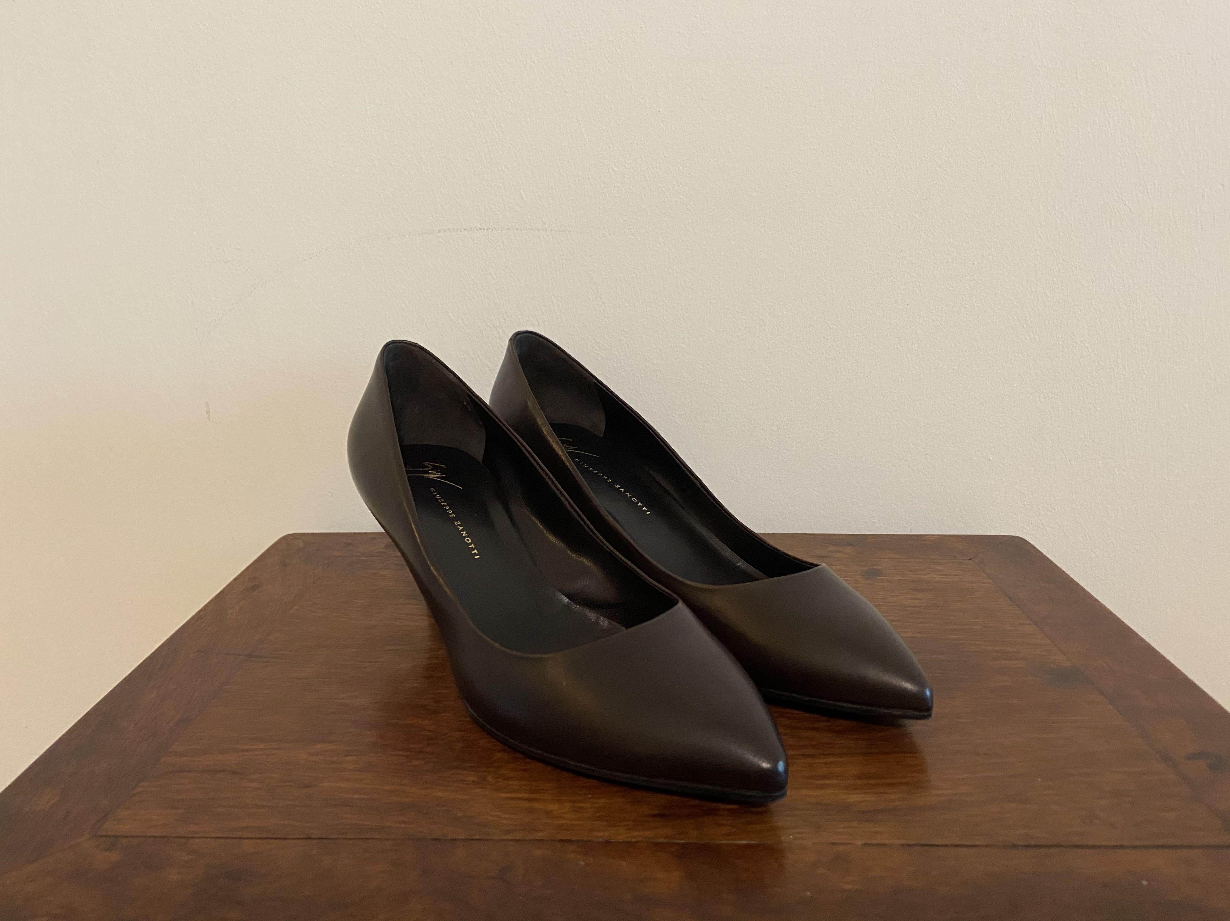 Dark brown kitten sales heels
