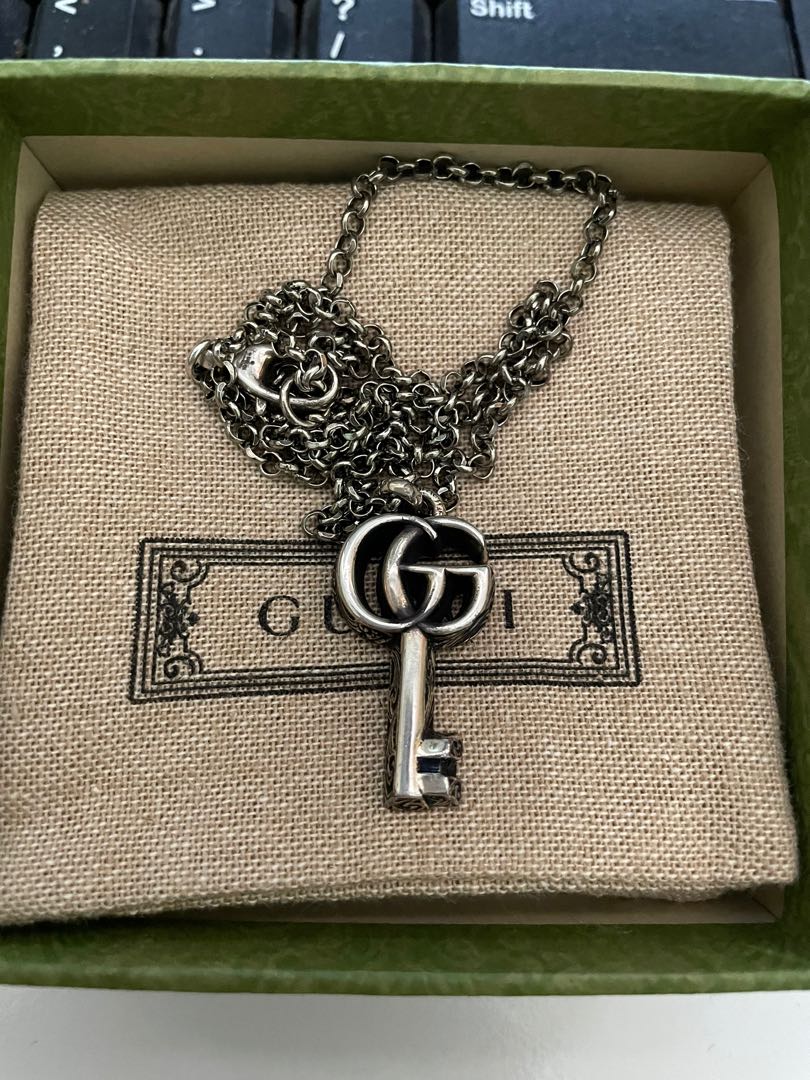 Gucci double 2025 g key necklace