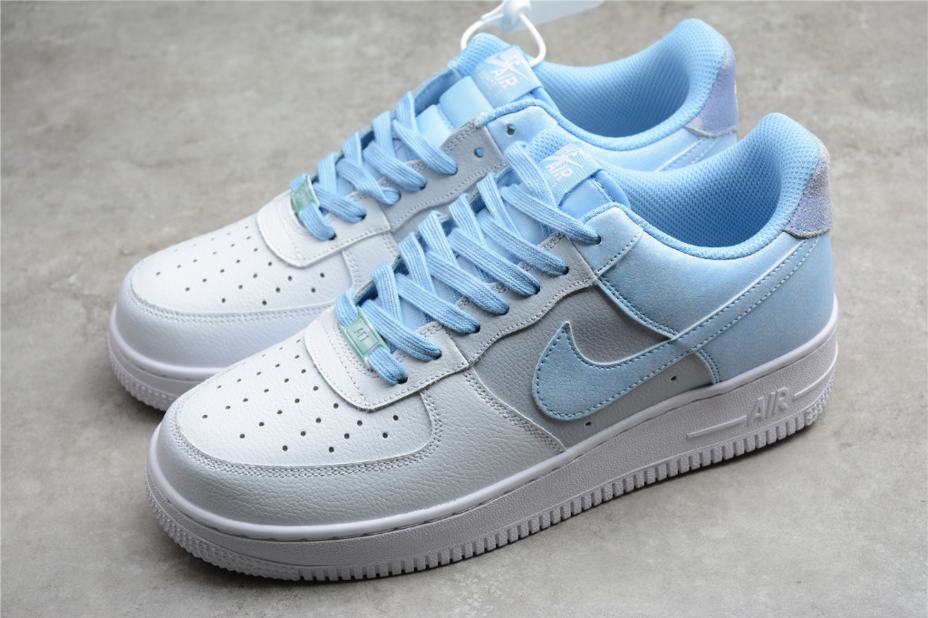 Nike Air Force 1 '07 LV8 trainers in psychic blue