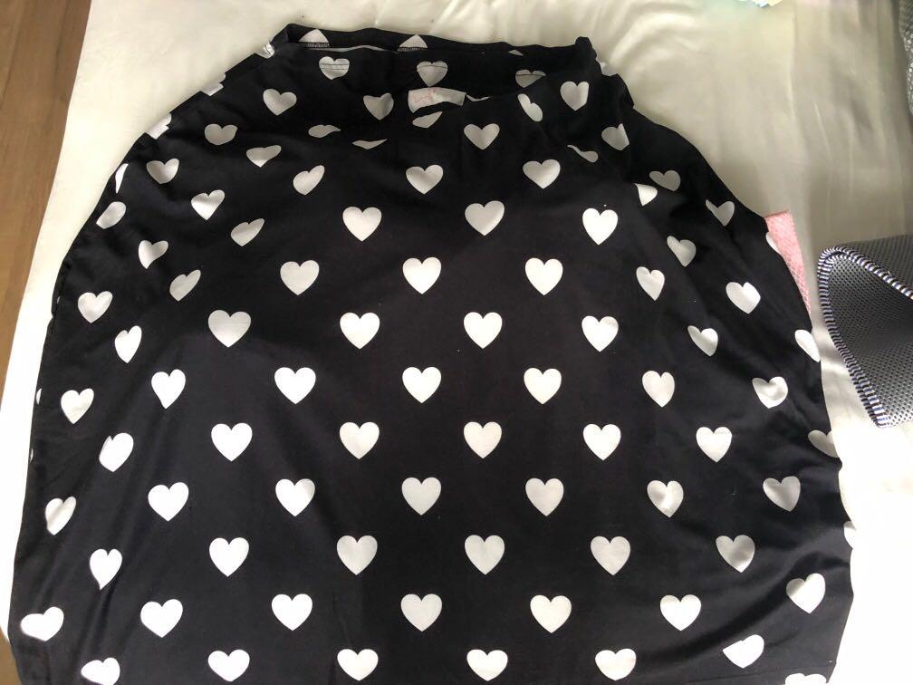 Nursing cover (Category: Breastfeeding & Bottle Feeding) located in Taguig. Submitted by java98 (Listing ID 1087304276, Image 1). Description: Used once since i didnt breastfeed again Covers all sides and very light Rfs: decluttering.