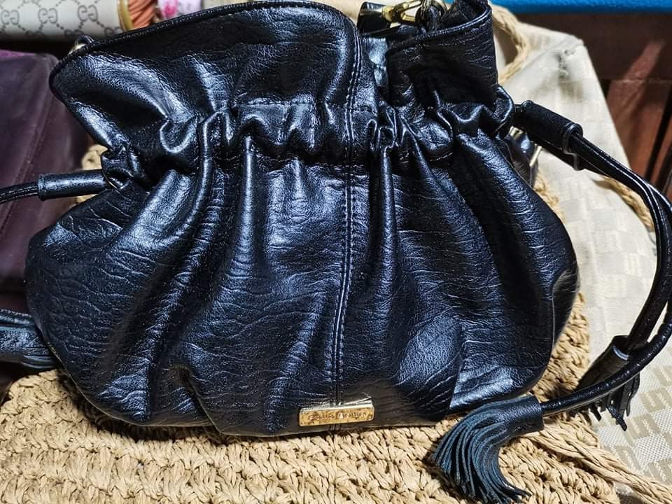 Pelle borsa sling sales bag price