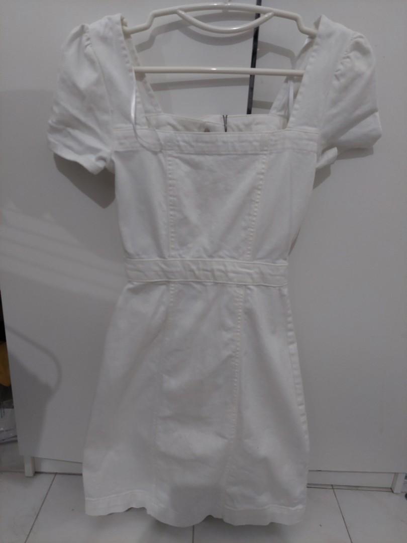 primark white denim dress Primark Denim Co White Button Down Puff Cap Sleeve Dress, Women's Fashion,  Tops, Sleeveless on Carousell