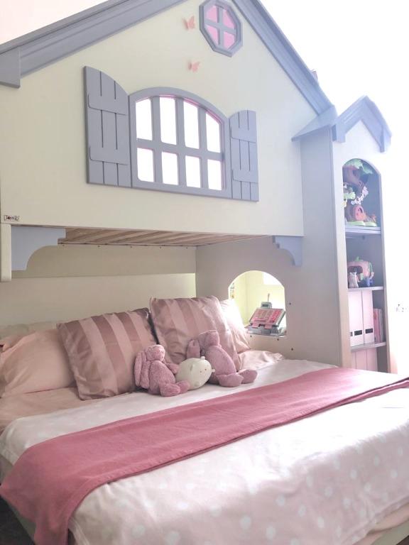 Princess sale dollhouse bed