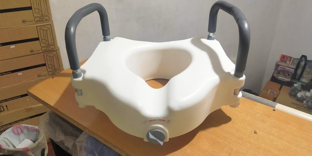 Toilet Seat Riser 4" High, Health & Nutrition, Assistive & Rehabilatory